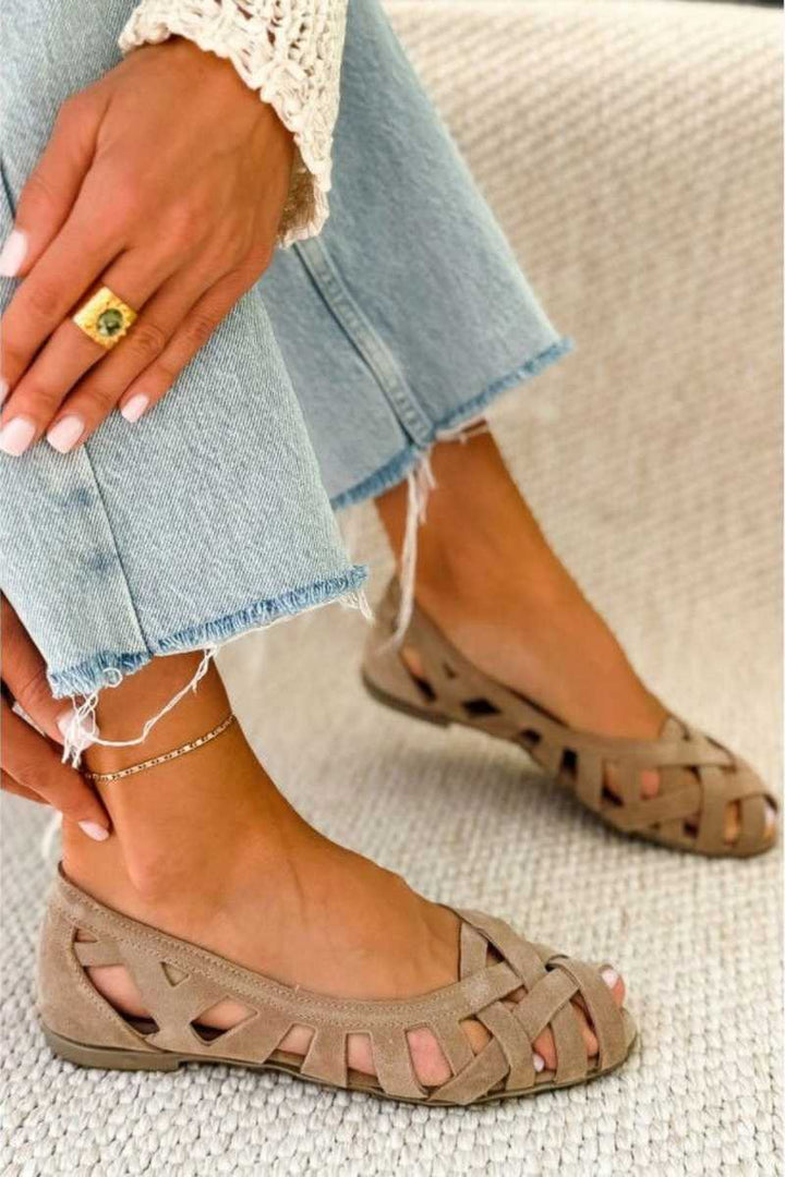 Hina | Sandalias planas con punta abierta y material trenzado