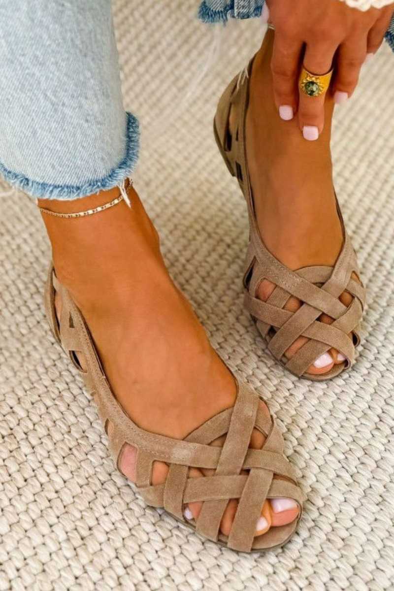 Hina | Sandalias planas con punta abierta y material trenzado