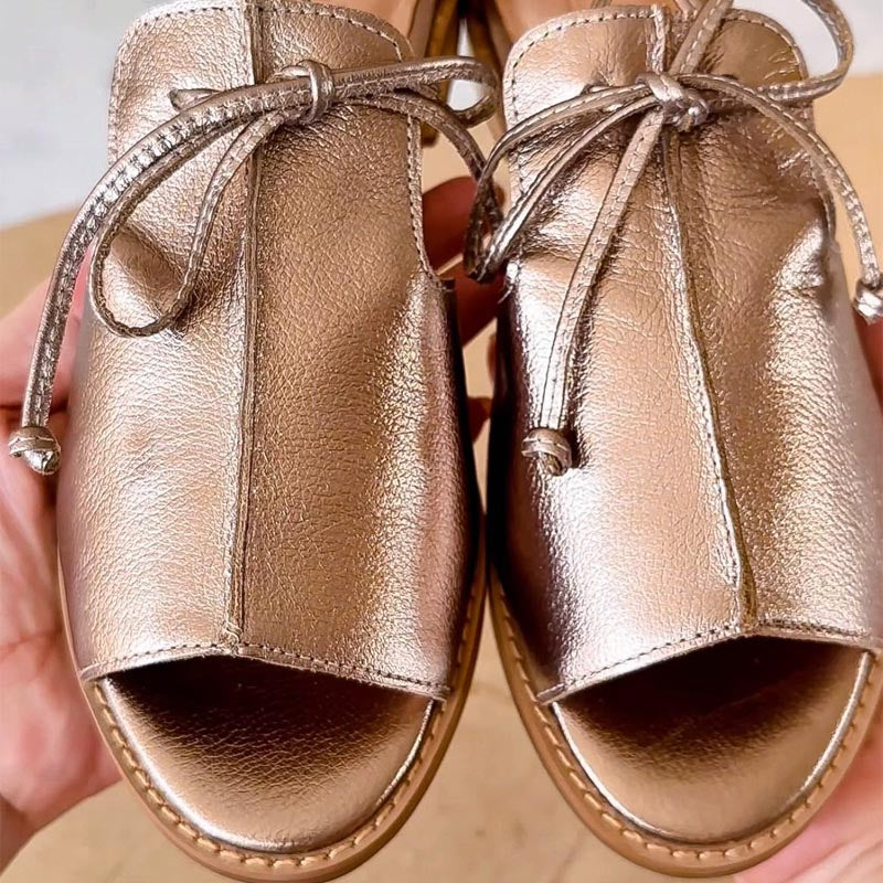 Lucía – SANDALIAS DE CUERO ESTILO TIRAS.