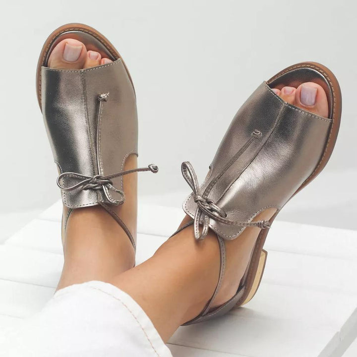 Lucía – SANDALIAS DE CUERO ESTILO TIRAS.